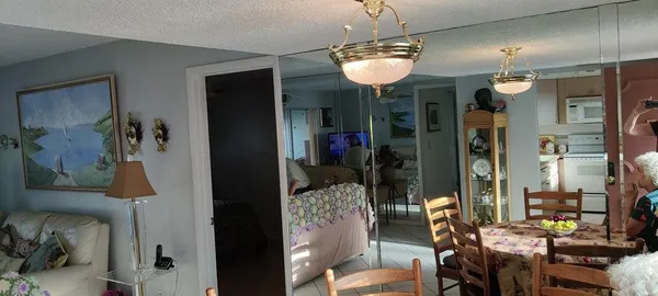 $1,500 | 715 Lori Drive, Unit 308, Palm Springs, FL 33461