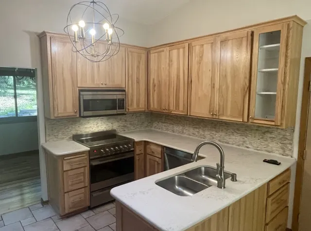 $2,900 | 14810 Lloyds Drive, Minnetonka, MN 55345