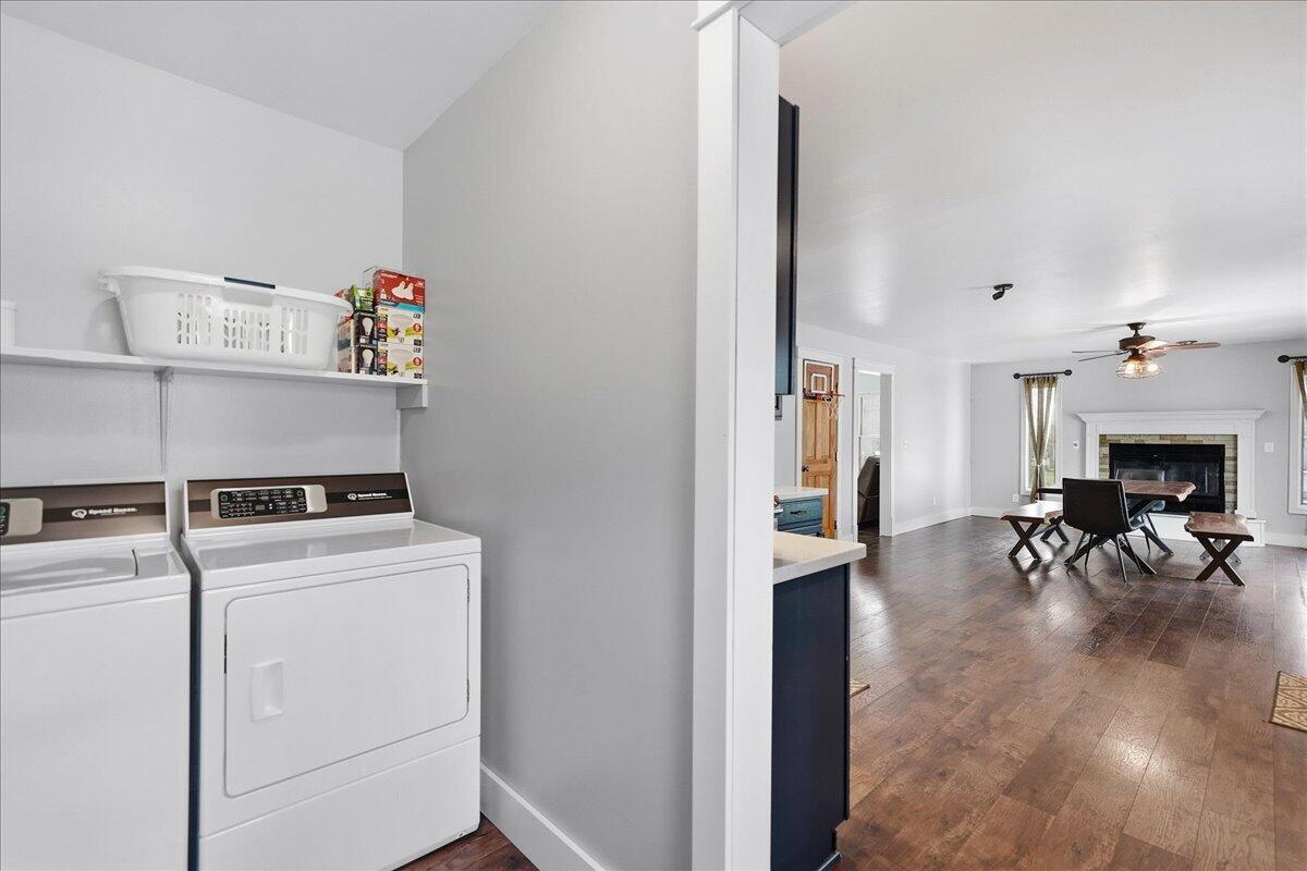 9642 West 1100th Street North Demotte, IN 46310 - Photo 14 of 37 a view of livingroom with washer and dryer