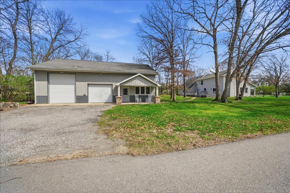 9642 West 1100th Street North Demotte, IN 46310 - Photo 3 of 37 a front view of house with yard