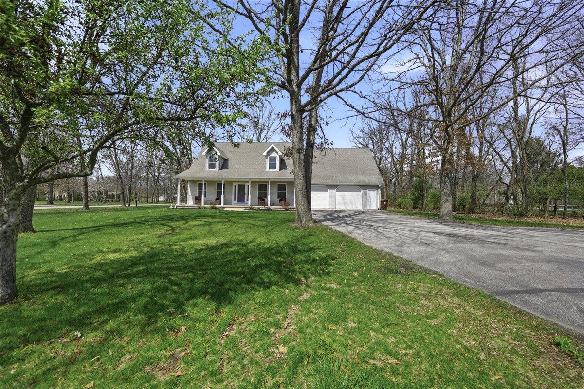 9642 West 1100th Street North Demotte, IN 46310 - Photo 4 of 37 a view of house with a big yard