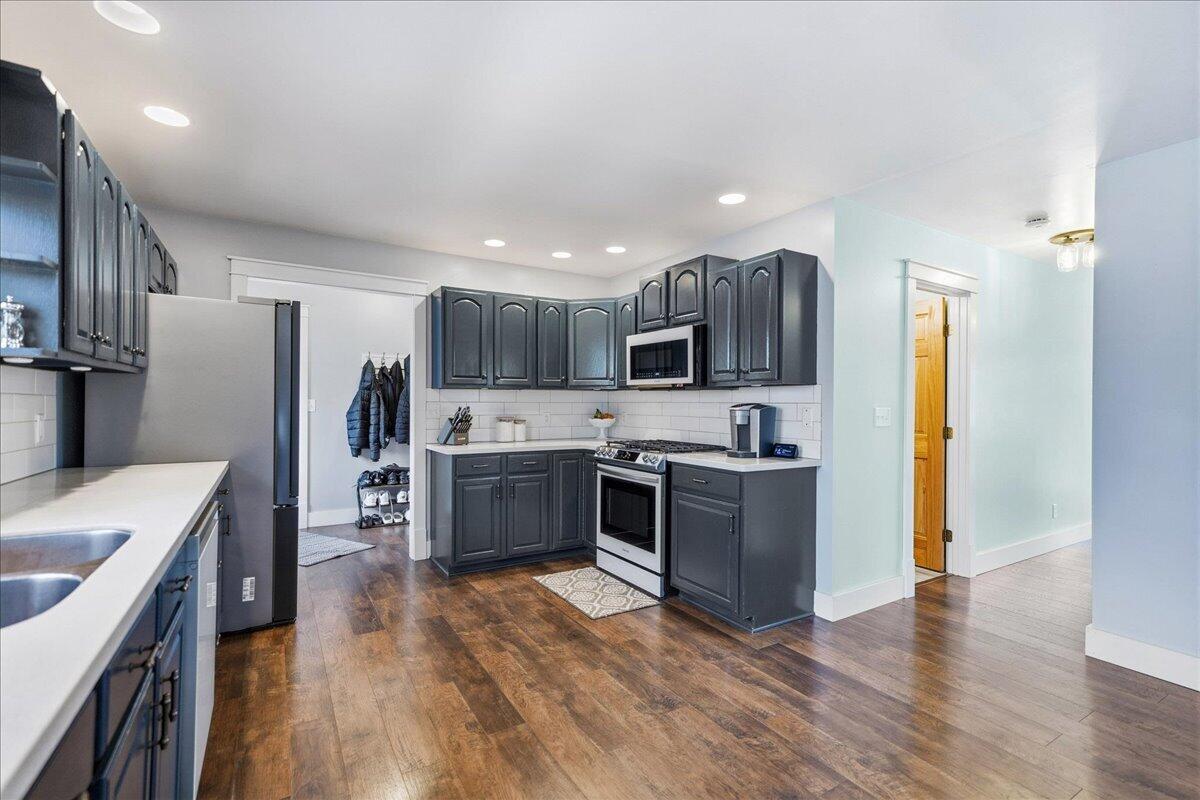 9642 West 1100th Street North Demotte, IN 46310 - Photo 8 of 37 a kitchen with stainless steel appliances kitchen island granite countertop a refrigerator stove and sink