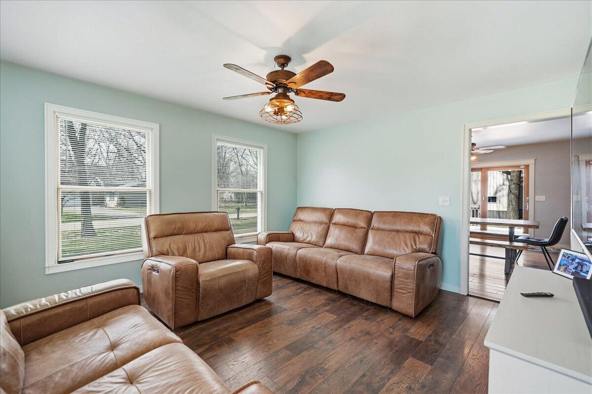 9642 West 1100th Street North Demotte, IN 46310 - Photo 10 of 37 a living room with furniture and a large window