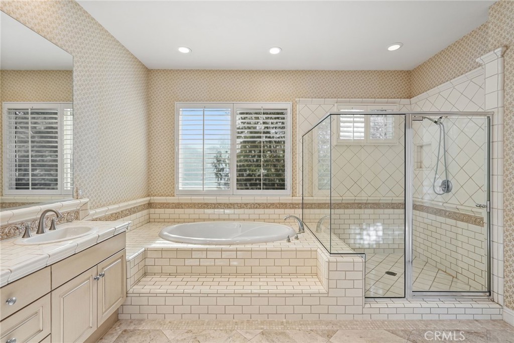 20356 Vía Cellini Porter Ranch, CA 91326 - Photo 23 of 69