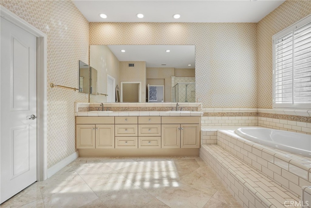 20356 Vía Cellini Porter Ranch, CA 91326 - Photo 24 of 69
