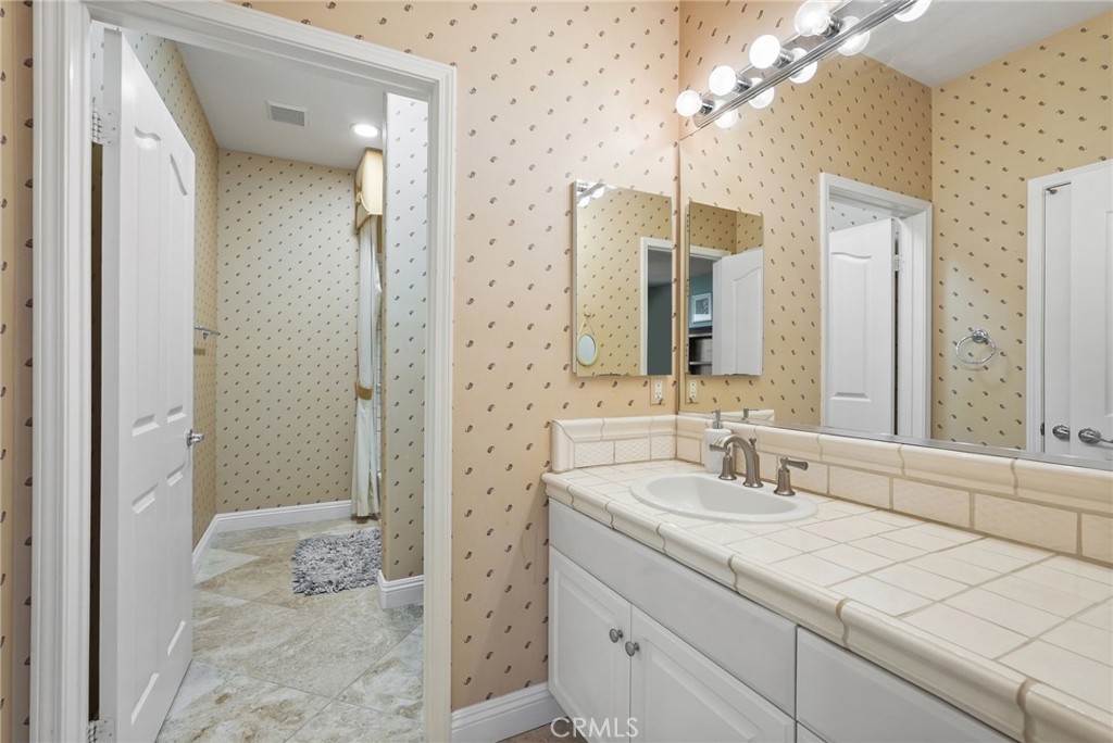 20356 Vía Cellini Porter Ranch, CA 91326 - Photo 44 of 69