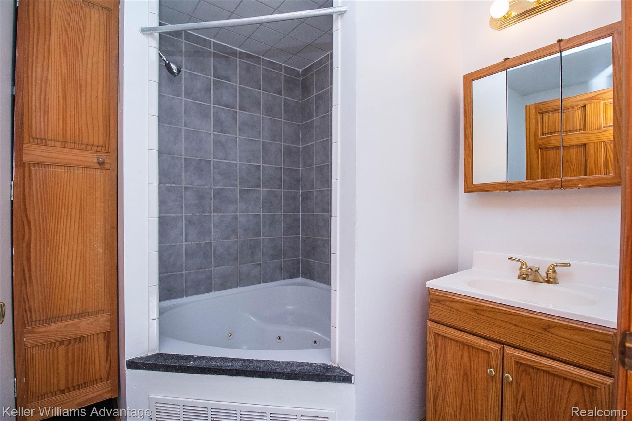 29541 King Road Romulus, MI 48174 - Photo 22 of 43 25.jpg