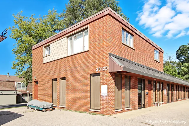 $549,900 | 33125 Highway 45, Grayslake, IL 60030