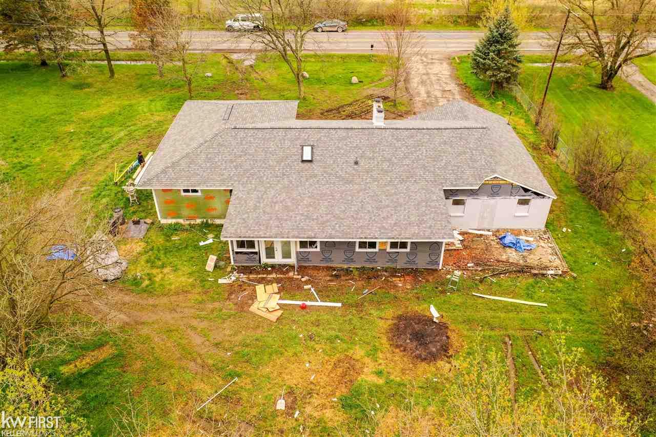 4065 South Genesee Road Grand Blanc, MI 48439 - Photo 9 of 38 50073077-8.JPG