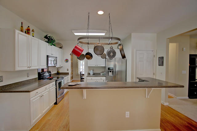 2836 Rosedown Point Mount Pleasant, SC 29466 - Photo 11 of 37 Kitchen with Island