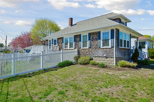 $2,400 | 117 South Atlantic Avenue, Warwick, RI 02888