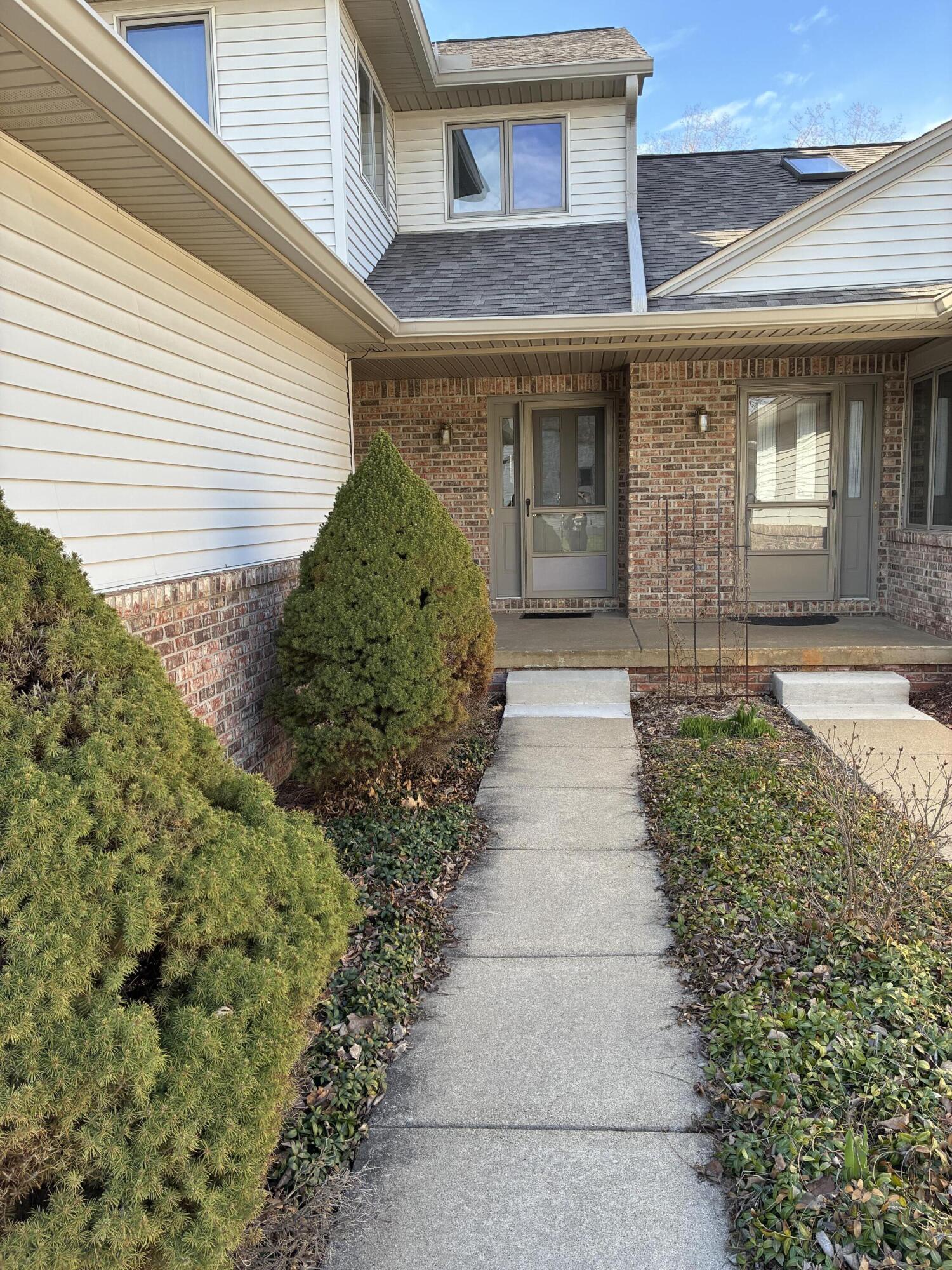 571 Sycamore Circle Saline, MI 48176 - Photo 3 of 34 IMG_0148