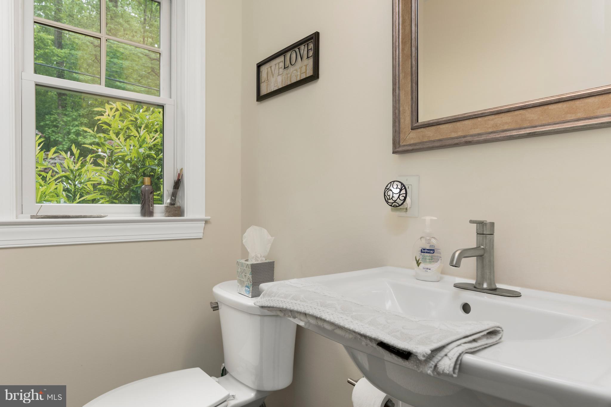 798 Governor Bridge Road Davidsonville, MD 21035 - Photo 27 of 30 Main-floor powder room