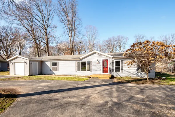$250,000 | 5074 Woodward, Coloma, MI 49038