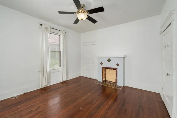 $2,300 | 304 West 35th Street, Austin, TX 78705