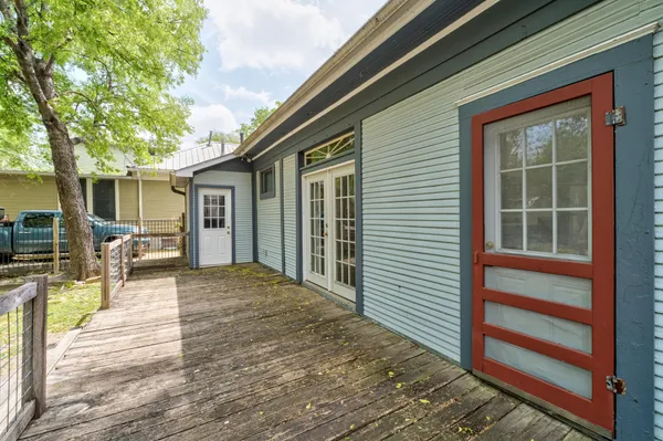$2,300 | 304 West 35th Street, Austin, TX 78705