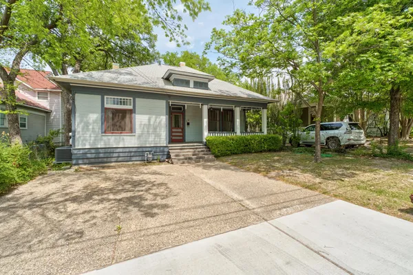 $2,300 | 304 West 35th Street, Austin, TX 78705
