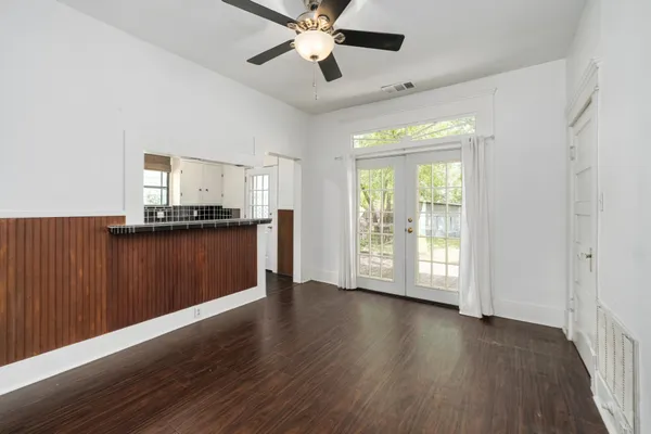 $2,300 | 304 West 35th Street, Austin, TX 78705