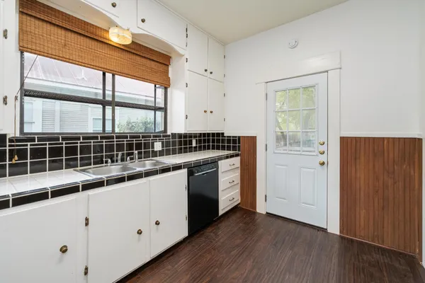 $2,300 | 304 West 35th Street, Austin, TX 78705