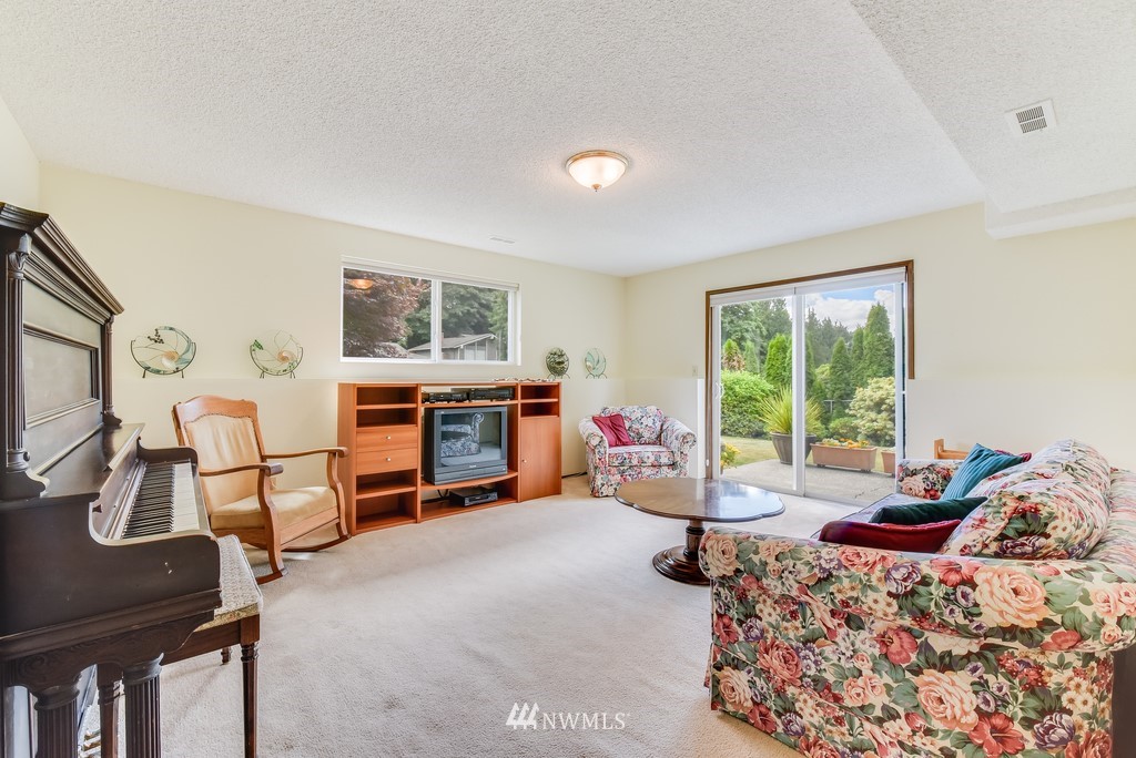 9719 Northeast 204th Place Bothell, WA 98011 - Photo 14 of 23 Gallery Image 14
