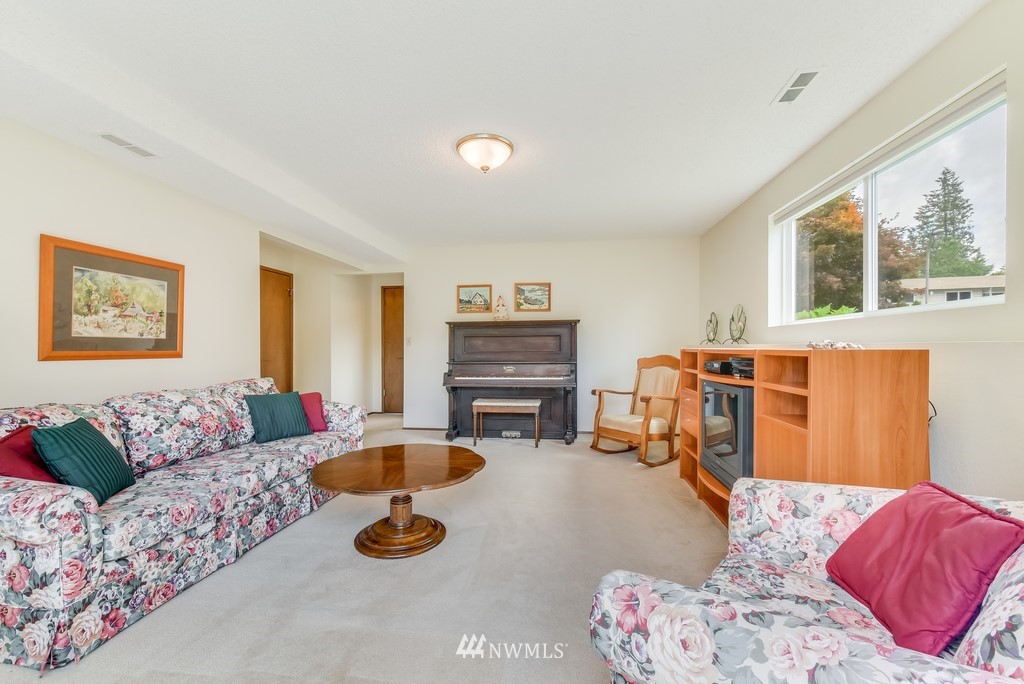 9719 Northeast 204th Place Bothell, WA 98011 - Photo 15 of 23 Gallery Image 15