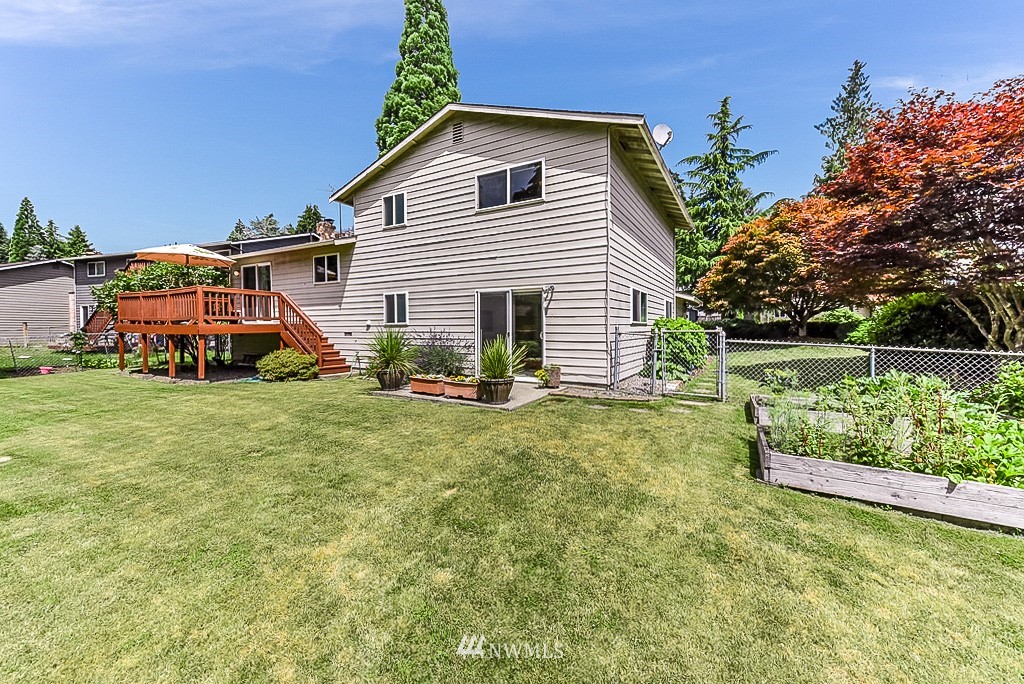 9719 Northeast 204th Place Bothell, WA 98011 - Photo 20 of 23 Gallery Image 20