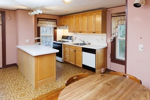 361 Union Street Ashland, MA 01721 - Photo 17 of 41 Gallery Image 17