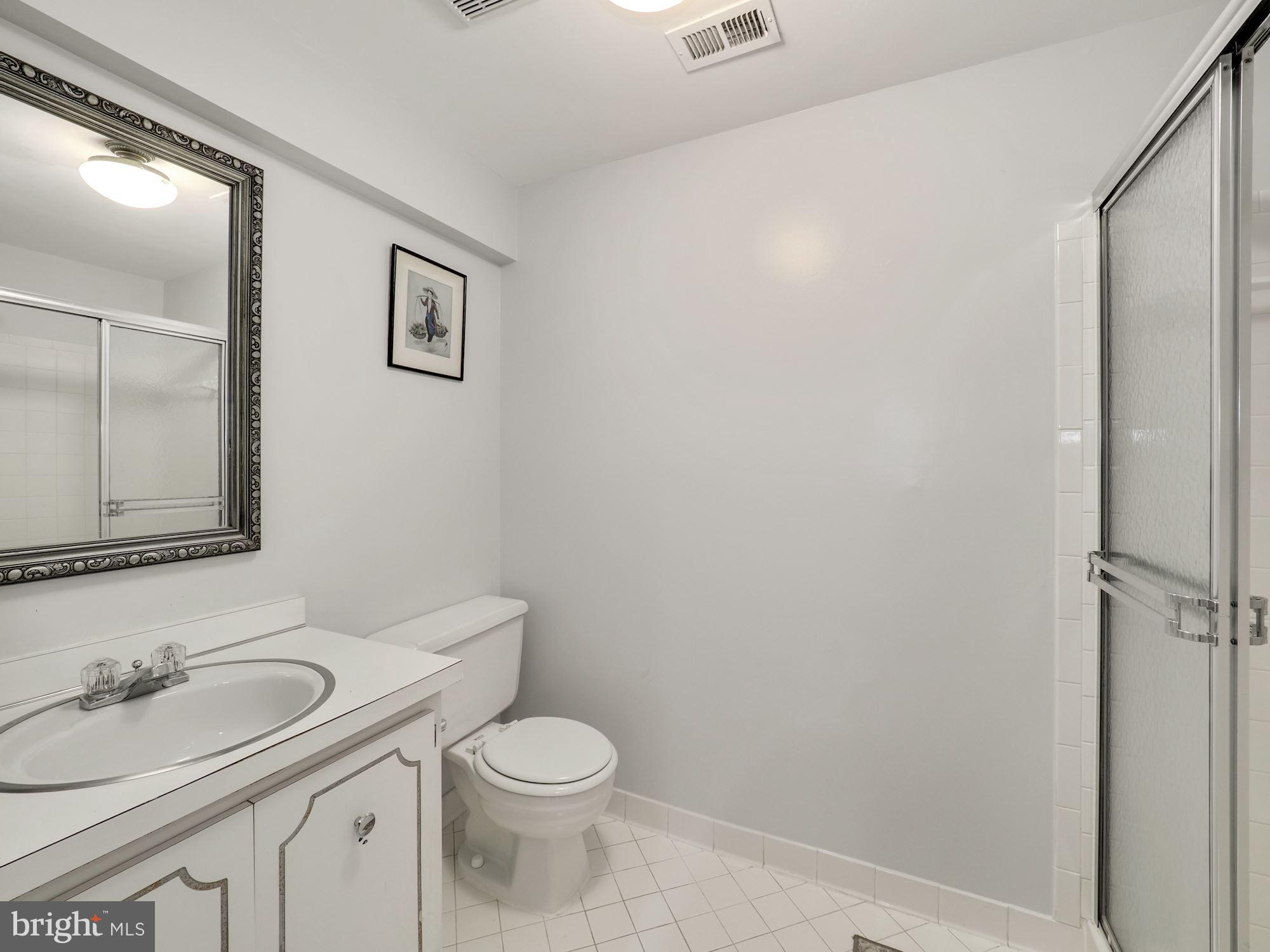 7000 Greentree Road Bethesda, MD 20817 - Photo 30 of 34 Fourth Bathroom