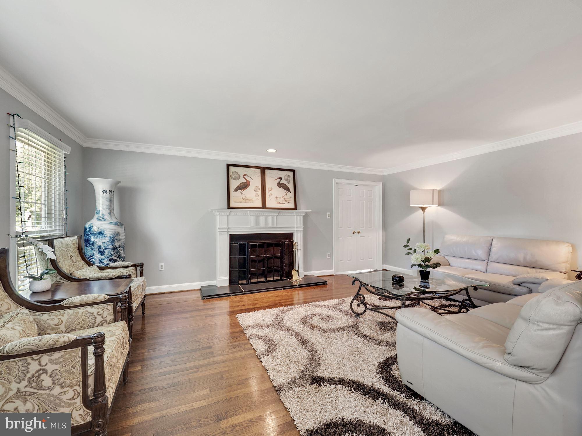 7000 Greentree Road Bethesda, MD 20817 - Photo 6 of 34 Living Room