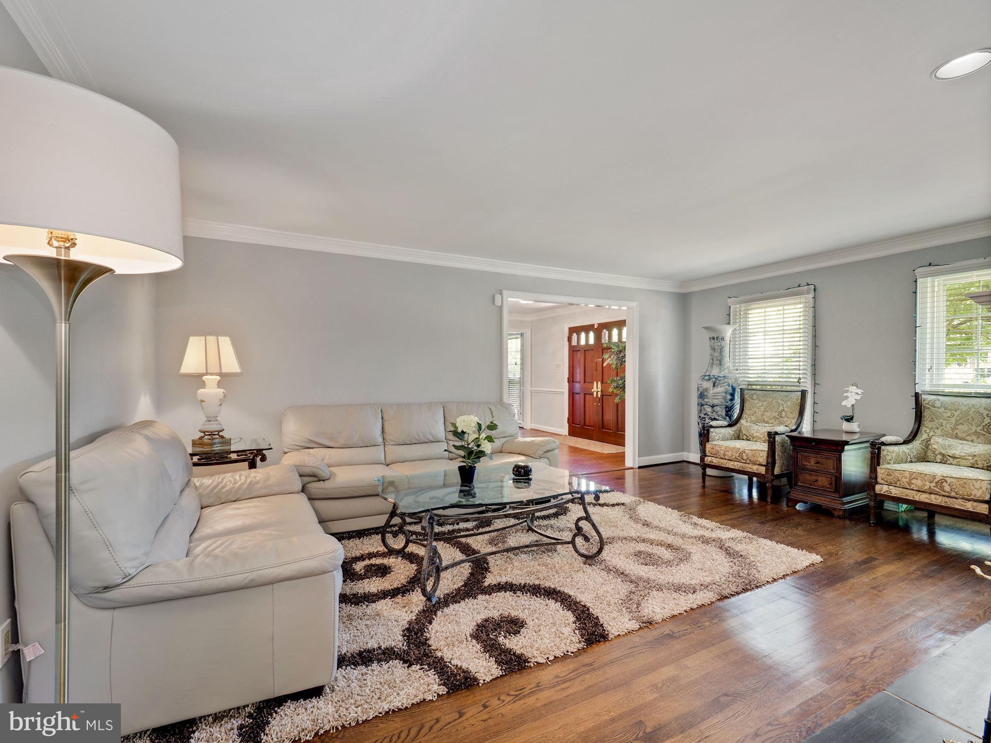 7000 Greentree Road Bethesda, MD 20817 - Photo 7 of 34 Living Room