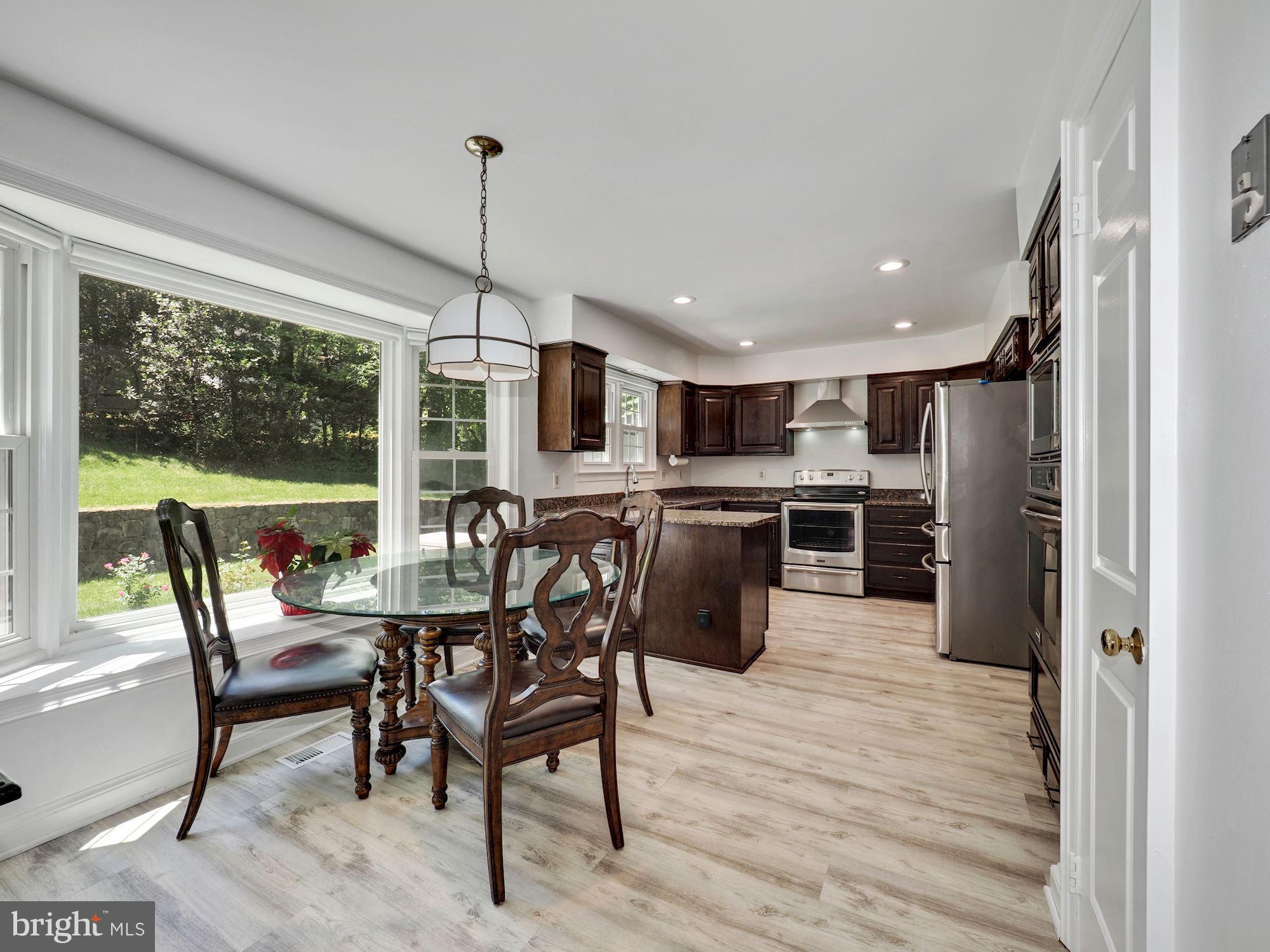 7000 Greentree Road Bethesda, MD 20817 - Photo 10 of 34 Kitchen and Breakfast area