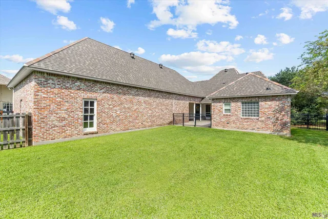 $599,900 | 325 Chateau Jon, Denham Springs, LA 70726