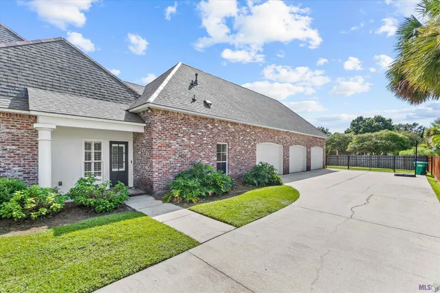 $599,900 | 325 Chateau Jon, Denham Springs, LA 70726