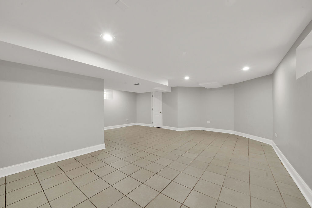 8033 South Campbell Avenue Chicago, IL 60652 - Photo 28 of 30 a view of an empty room