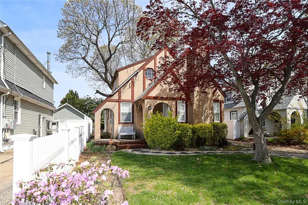 $4,500 | 987 Kings Parkway, Baldwin, NY 11510