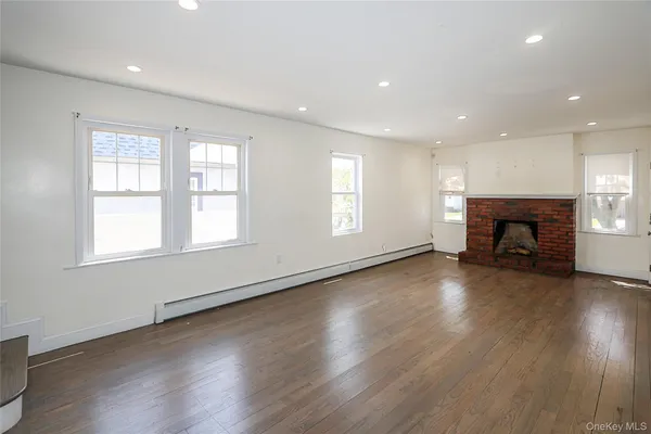 $4,500 | 987 Kings Parkway, Baldwin, NY 11510