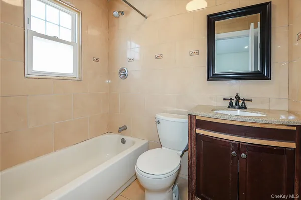 $4,500 | 987 Kings Parkway, Baldwin, NY 11510