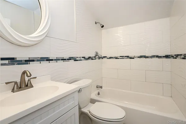 $4,500 | 987 Kings Parkway, Baldwin, NY 11510