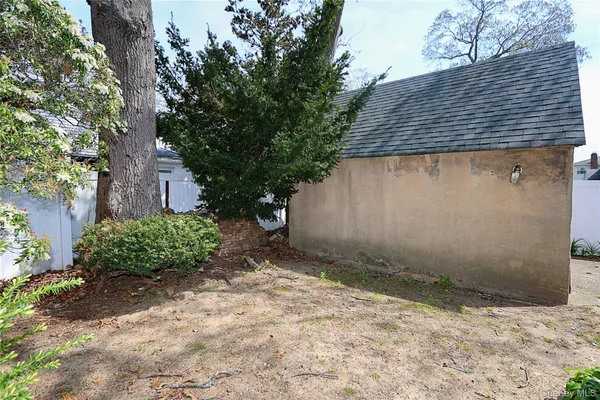 $4,500 | 987 Kings Parkway, Baldwin, NY 11510
