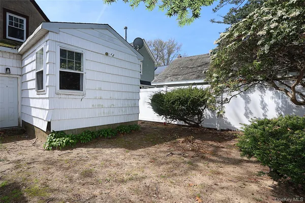 $4,500 | 987 Kings Parkway, Baldwin, NY 11510
