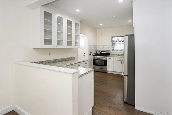 $4,500 | 987 Kings Parkway, Baldwin, NY 11510