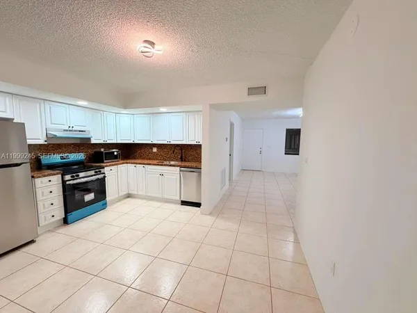 $2,500 | 8420 Southwest 133rd Avenue Road, Unit 419, Miami, FL 33183