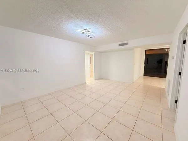$2,500 | 8420 Southwest 133rd Avenue Road, Unit 419, Miami, FL 33183