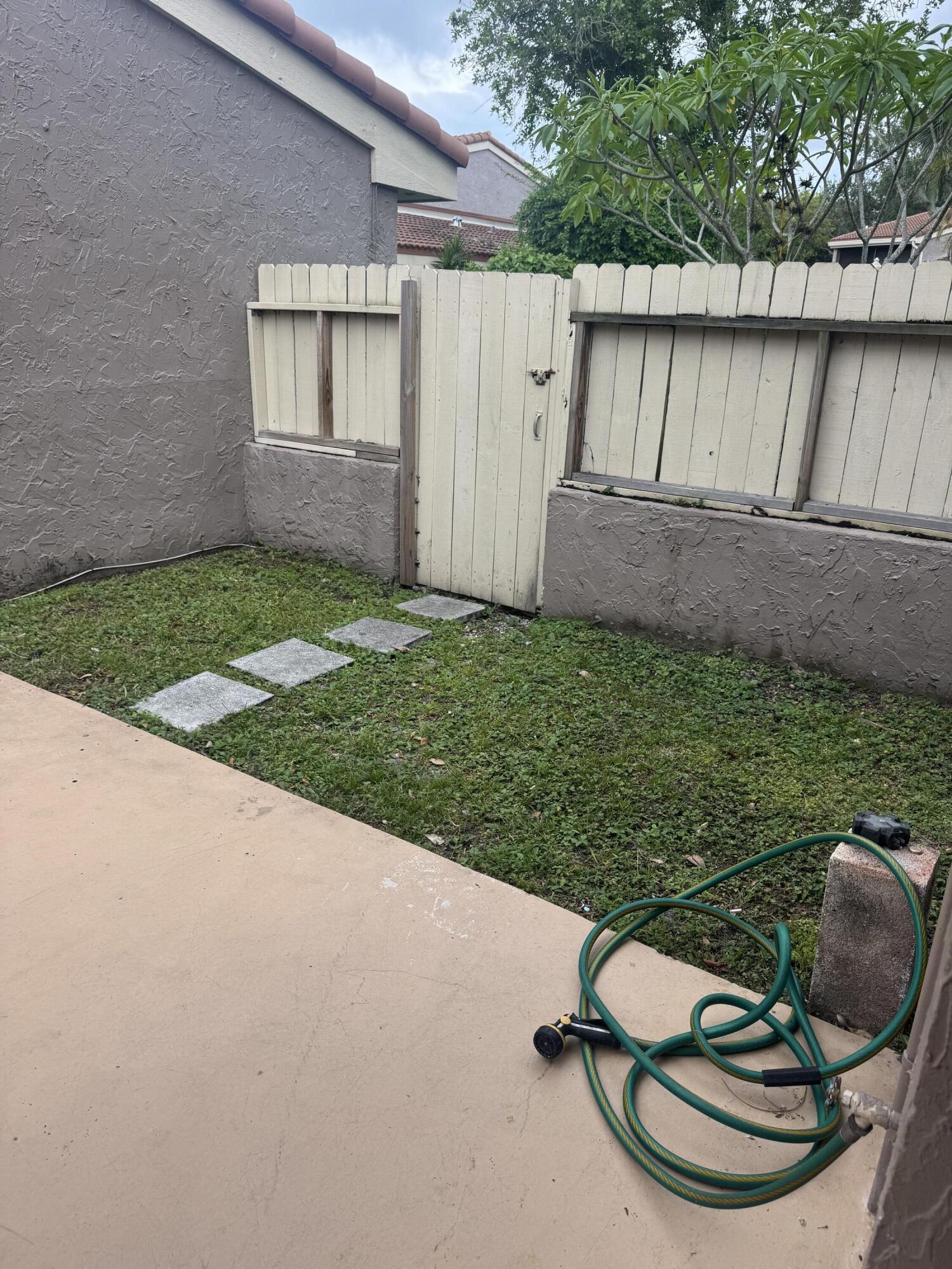 802 St Andrews Road, Unit 15 Hollywood, FL 33021 - Photo 48 of 53 a backyard of a house with table and chairs