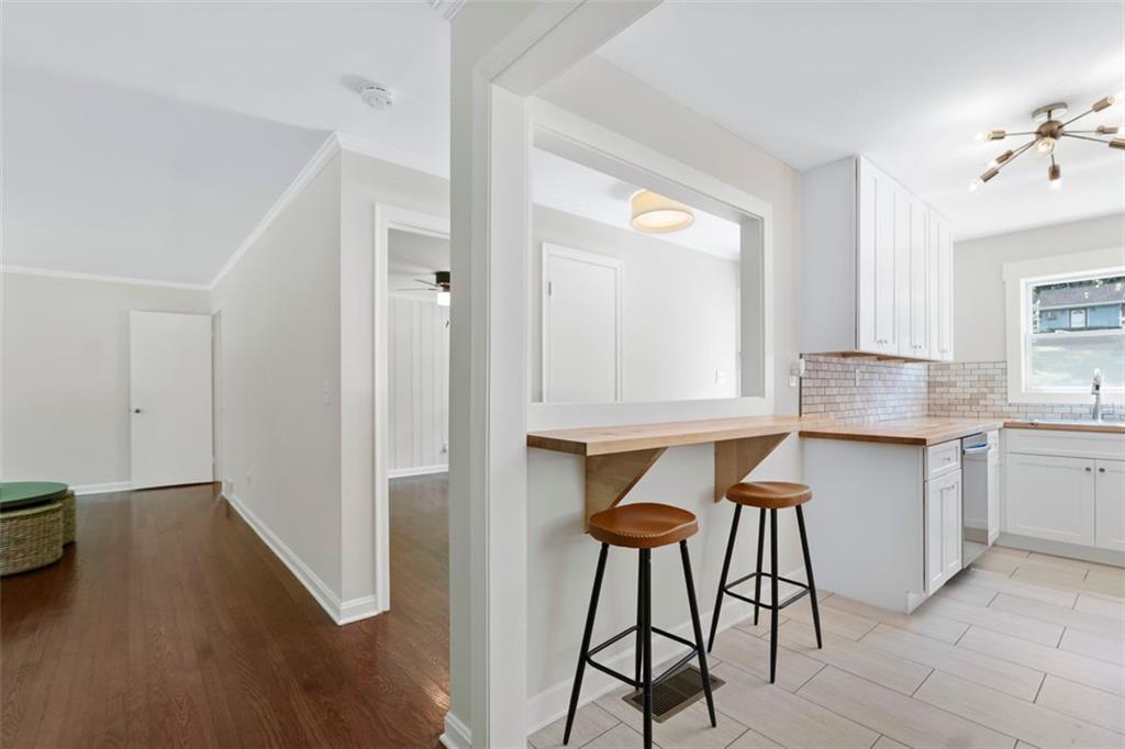 2483 Hunting Valley Drive Decatur, GA 30033 - Photo 3 of 24