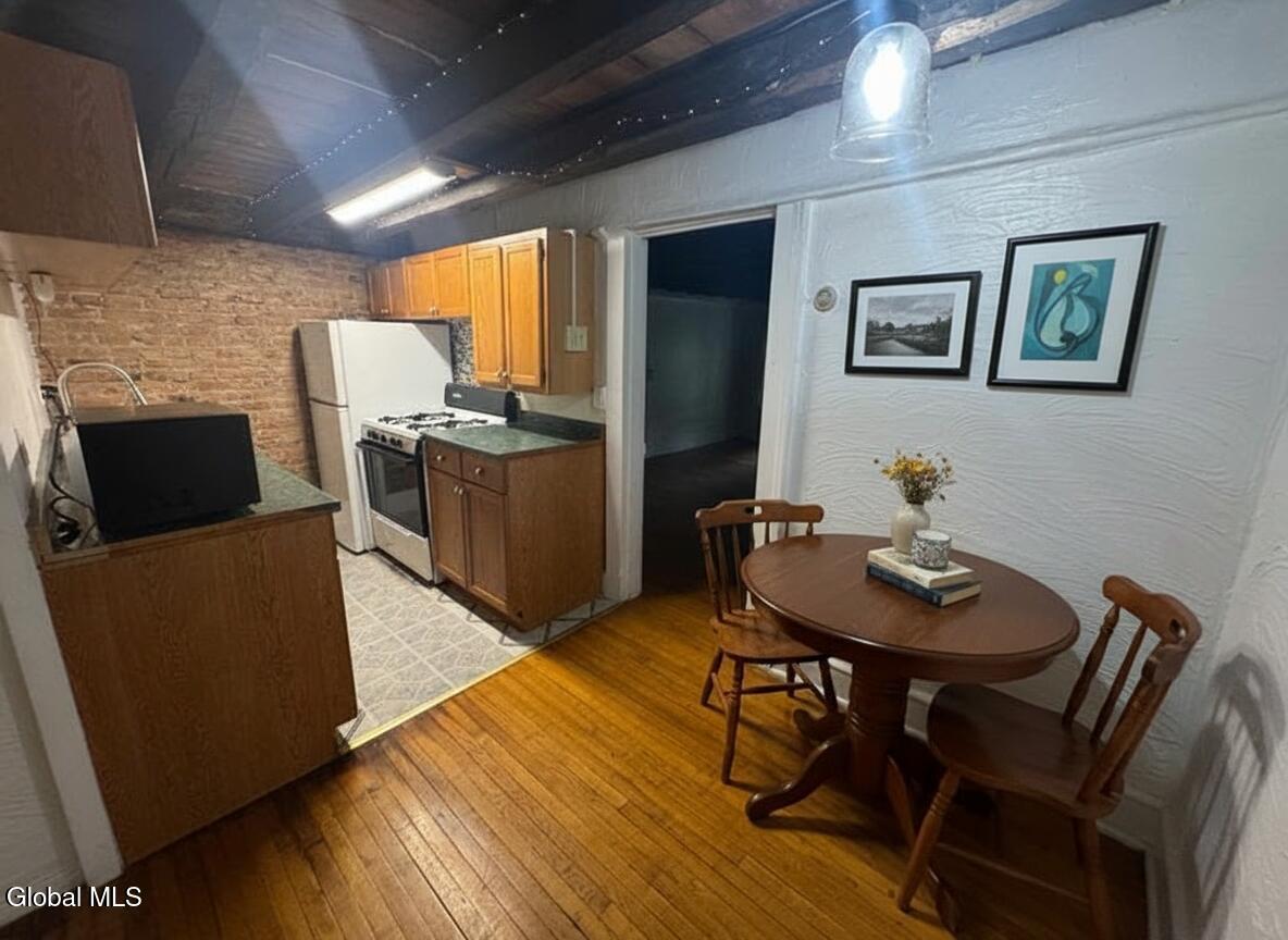 1519 New Scotland Road, Unit 3 Bethlehem, NY 12159 - Photo 4 of 17 kitchen with small table