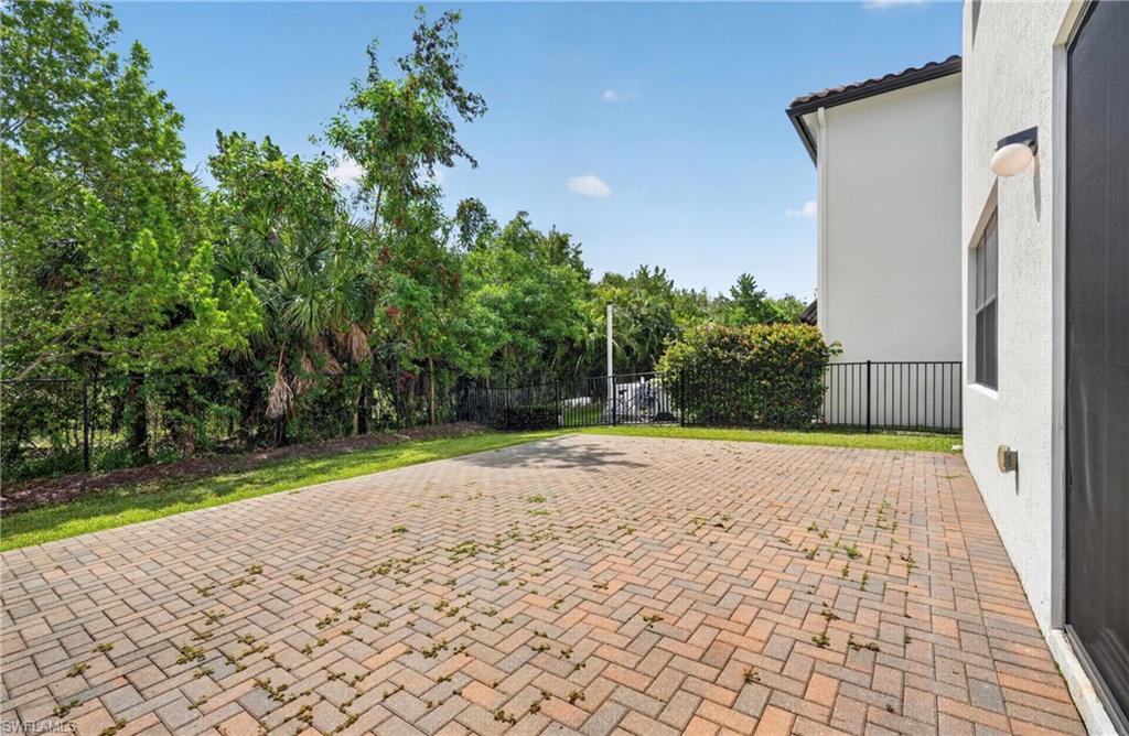 8951 Madrid Circle Naples, FL 34104 - Photo 36 of 39