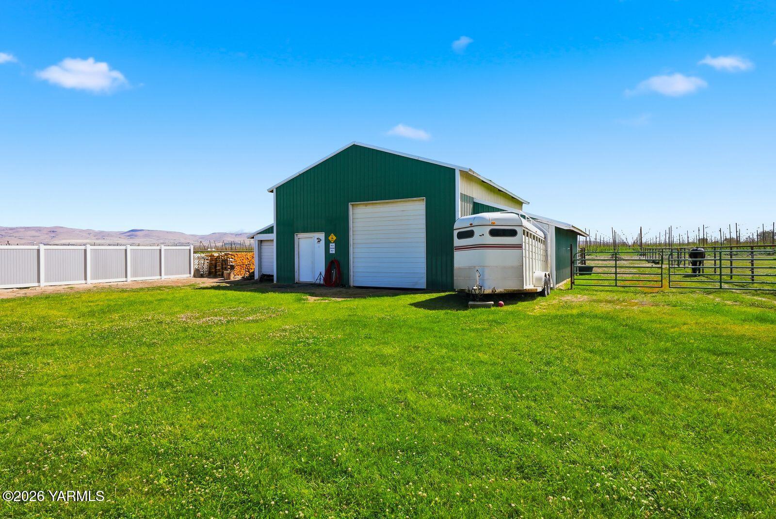 5005 Gamache Road Moxee, WA 98936 - Photo 14 of 48 12 - FiveHorseStalls