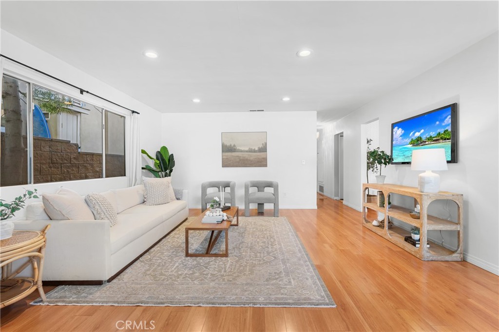 586 36th Street Manhattan Beach, CA 90266 - Photo 2 of 50