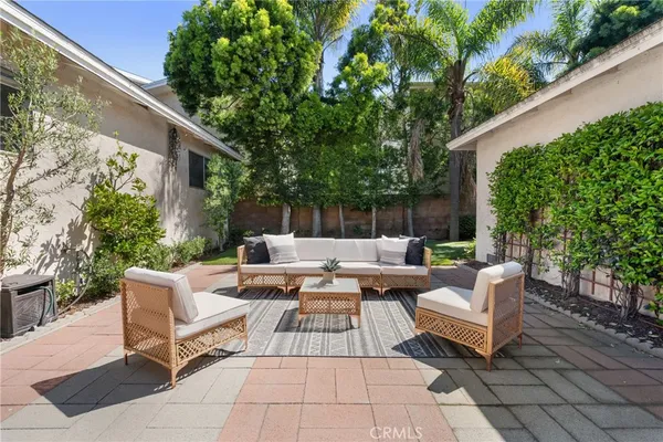 $2,700,000 | 586 36th Street, Manhattan Beach, CA 90266